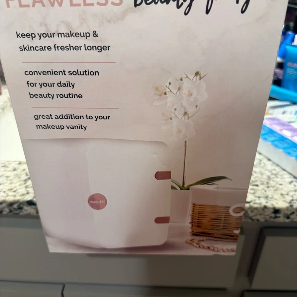 Flawless Beauty Must Have Skincare Fridge - White - Picture 2 of 2